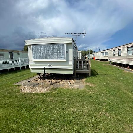 Tessas Caravan Breaks Chapel Saint Leonards Exterior photo